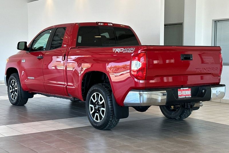 Toyota Tundra 4WD Vehicle Full-screen Gallery Image 06