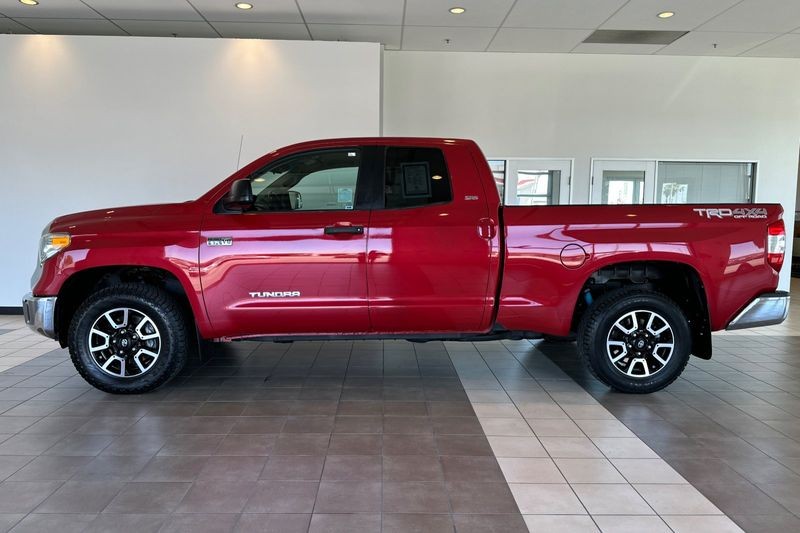 Toyota Tundra 4WD Vehicle Full-screen Gallery Image 07