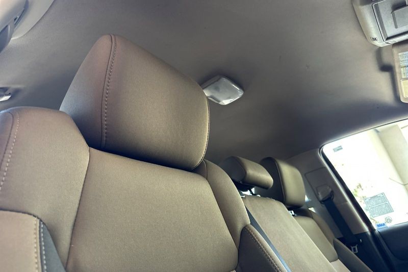 Toyota Tundra 4WD Vehicle Full-screen Gallery Image 16