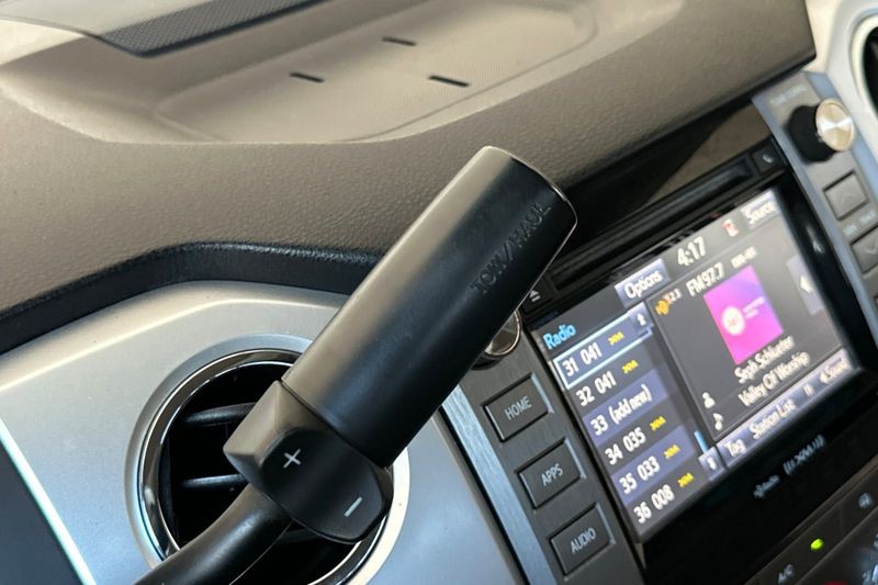 Toyota Tundra 4WD Vehicle Full-screen Gallery Image 20
