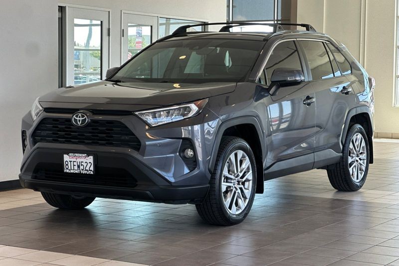 Toyota RAV4 Vehicle Full-screen Gallery Image 08