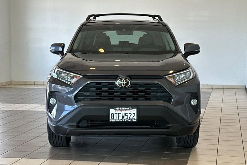 Toyota RAV4 Vehicle Full-screen Gallery Image 09