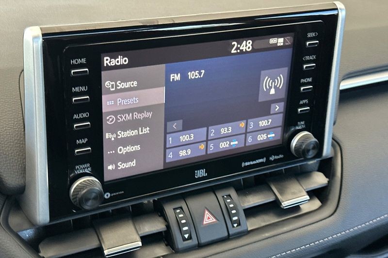 Toyota RAV4 Vehicle Full-screen Gallery Image 18
