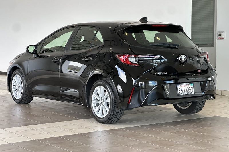 Toyota Corolla Hatchback Vehicle Full-screen Gallery Image 06