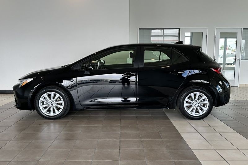 Toyota Corolla Hatchback Vehicle Full-screen Gallery Image 07