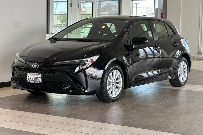 Toyota Corolla Hatchback Vehicle Full-screen Gallery Image 08