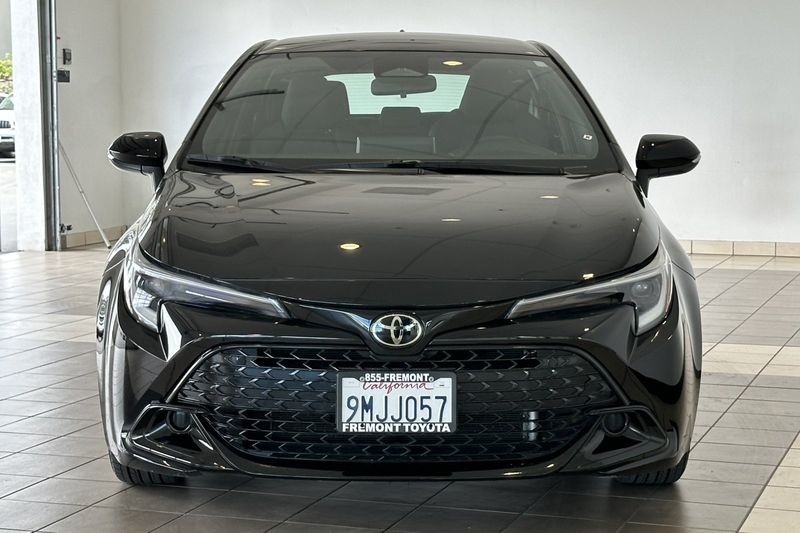 Toyota Corolla Hatchback Vehicle Full-screen Gallery Image 09