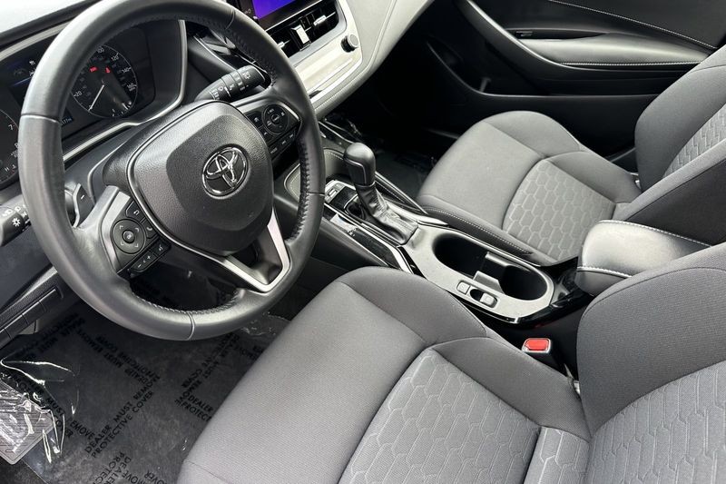 Toyota Corolla Hatchback Vehicle Full-screen Gallery Image 10