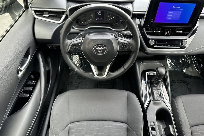 Toyota Corolla Hatchback Vehicle Full-screen Gallery Image 14