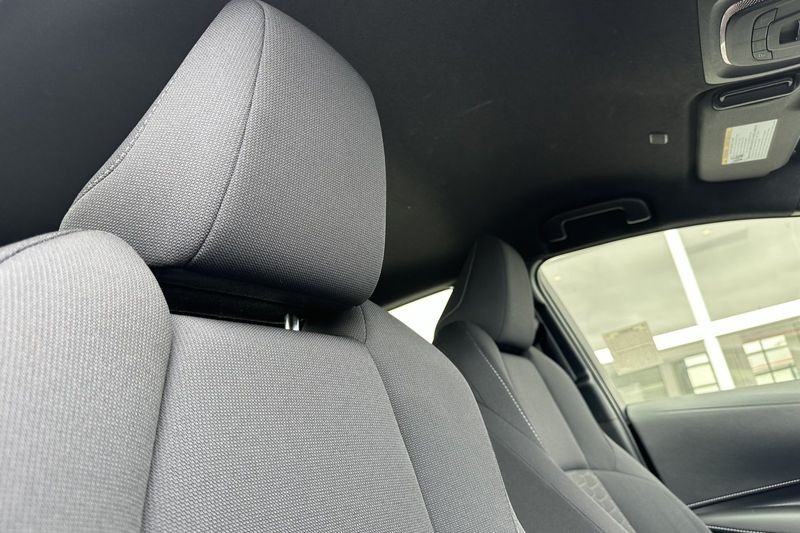 Toyota Corolla Hatchback Vehicle Full-screen Gallery Image 16