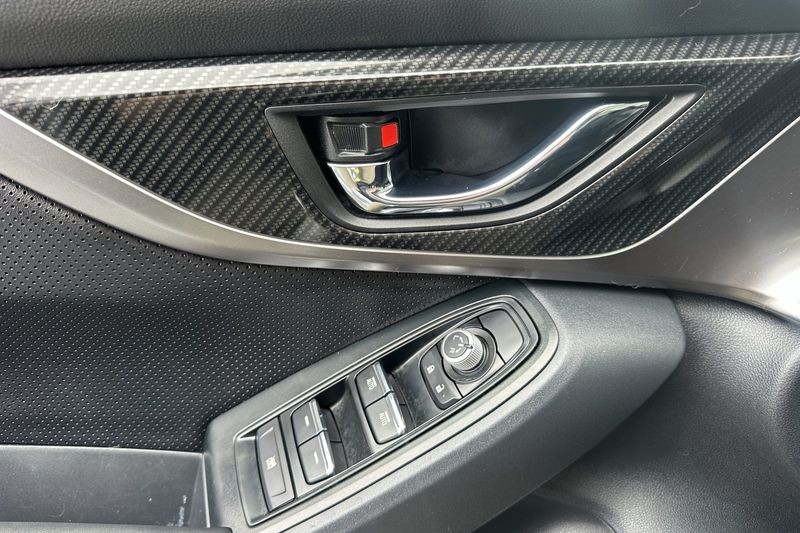 Subaru Crosstrek Vehicle Full-screen Gallery Image 11