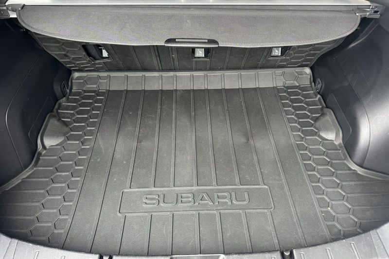 Subaru Crosstrek Vehicle Full-screen Gallery Image 15