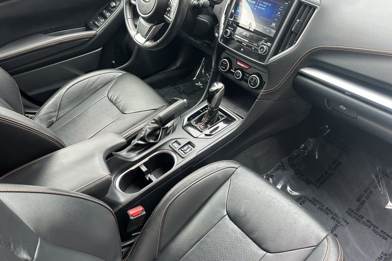 Subaru Crosstrek Vehicle Full-screen Gallery Image 16