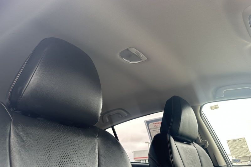 Subaru Crosstrek Vehicle Full-screen Gallery Image 17