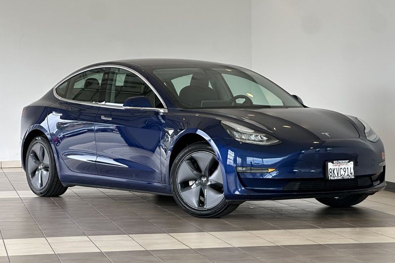 Tesla Model 3 Vehicle Full-screen Gallery Image 02