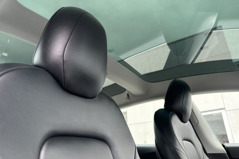 Tesla Model 3 Vehicle Full-screen Gallery Image 16