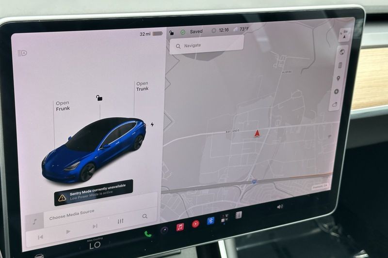 Tesla Model 3 Vehicle Full-screen Gallery Image 18