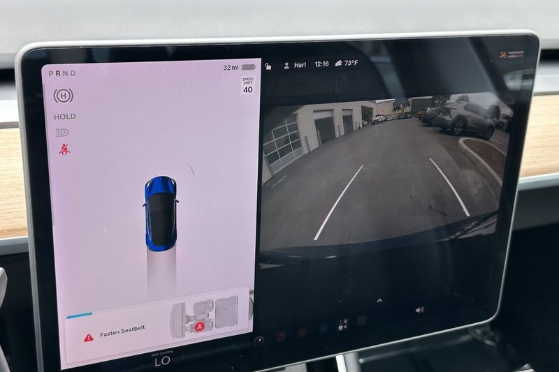 Tesla Model 3 Vehicle Full-screen Gallery Image 19