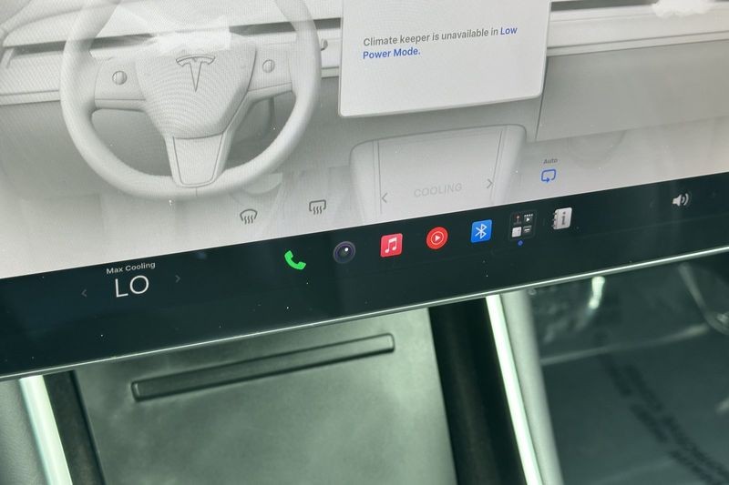 Tesla Model 3 Vehicle Full-screen Gallery Image 20