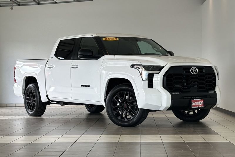 Toyota Tundra 4WD Vehicle Full-screen Gallery Image 02