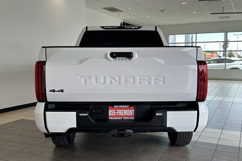 Toyota Tundra 4WD Vehicle Full-screen Gallery Image 05
