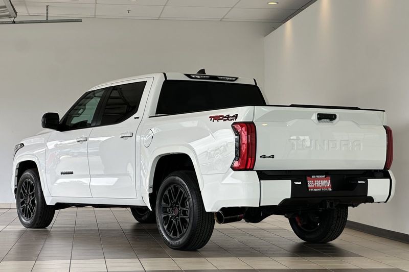 Toyota Tundra 4WD Vehicle Full-screen Gallery Image 06