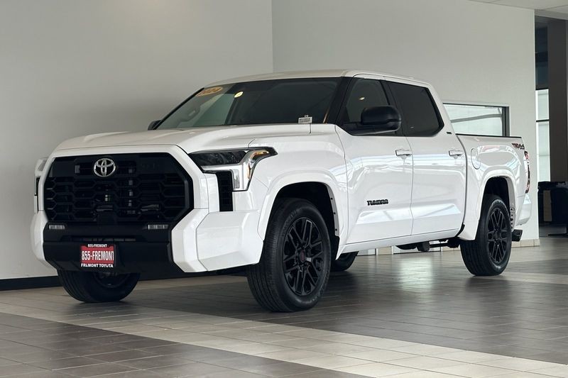 Toyota Tundra 4WD Vehicle Full-screen Gallery Image 08