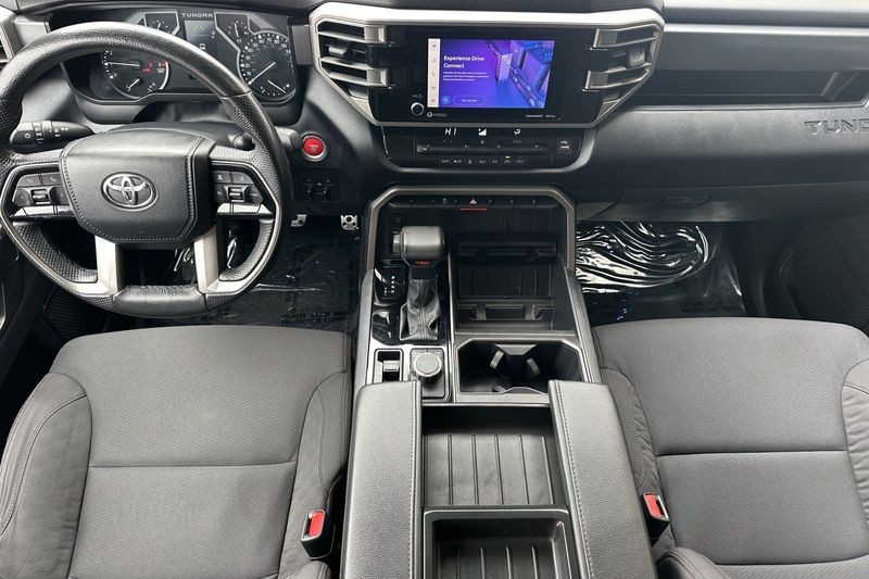 Toyota Tundra 4WD Vehicle Full-screen Gallery Image 13