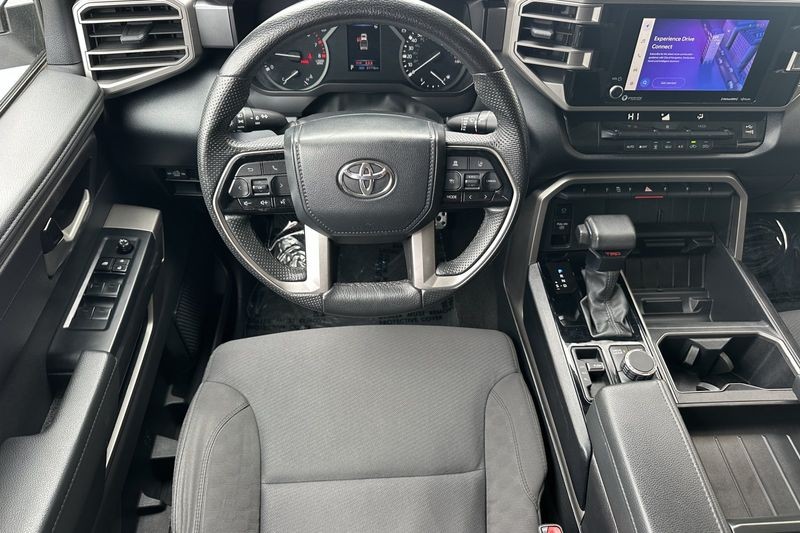 Toyota Tundra 4WD Vehicle Full-screen Gallery Image 14