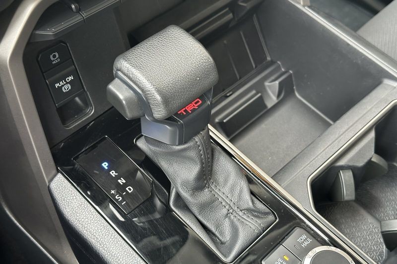 Toyota Tundra 4WD Vehicle Full-screen Gallery Image 20
