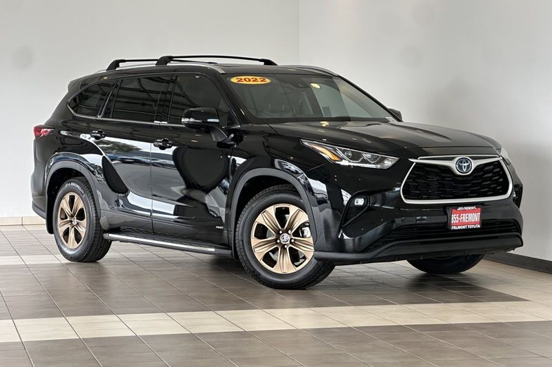 Toyota Highlander Vehicle Full-screen Gallery Image 02