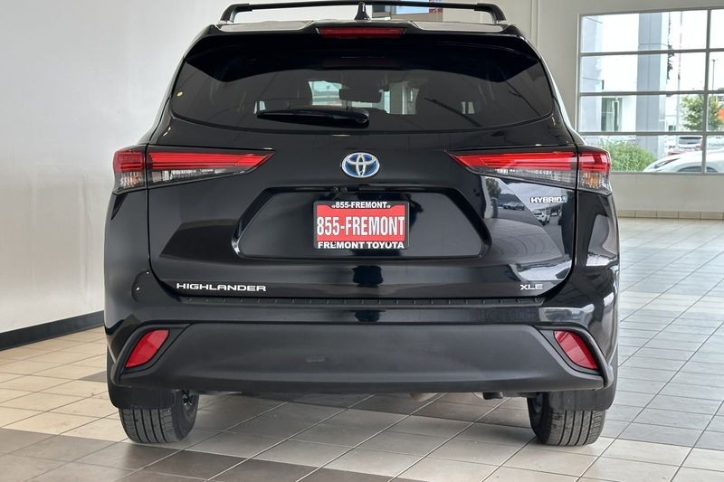 Toyota Highlander Vehicle Full-screen Gallery Image 05
