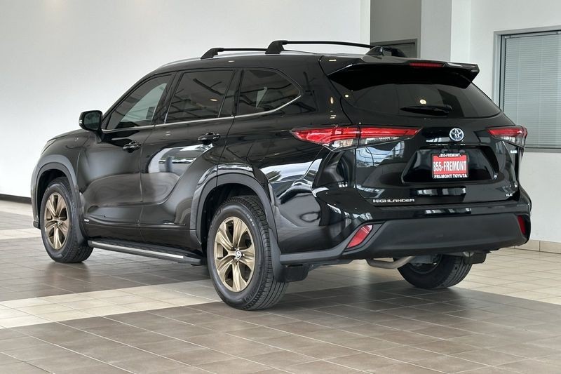 Toyota Highlander Vehicle Full-screen Gallery Image 06