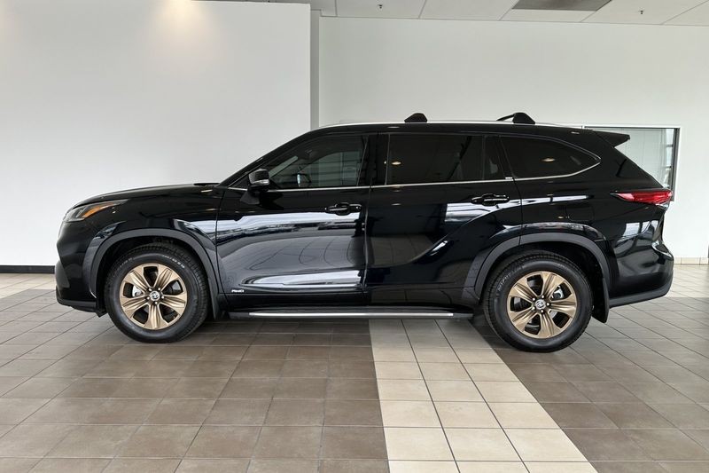Toyota Highlander Vehicle Full-screen Gallery Image 07