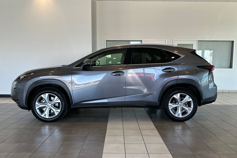 Lexus NX Vehicle Full-screen Gallery Image 07