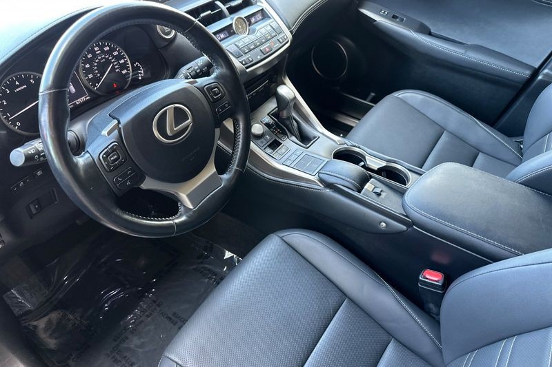 Lexus NX Vehicle Full-screen Gallery Image 10