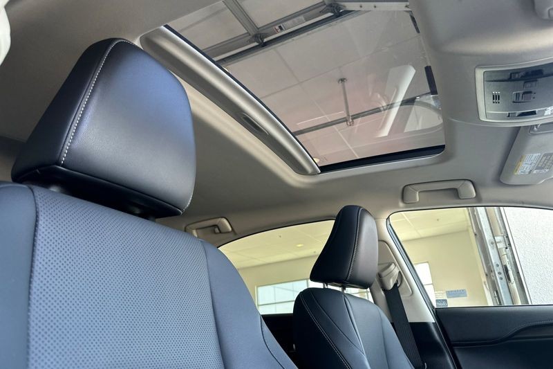 Lexus NX Vehicle Full-screen Gallery Image 17