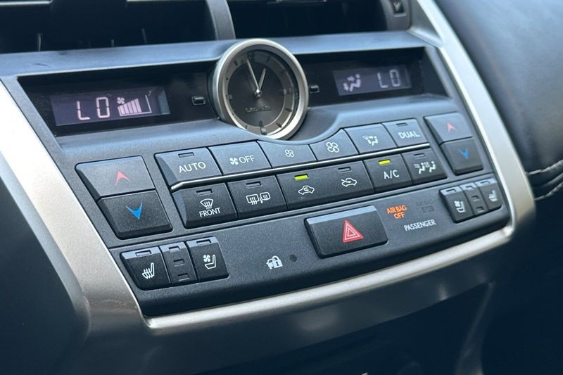 Lexus NX Vehicle Full-screen Gallery Image 20