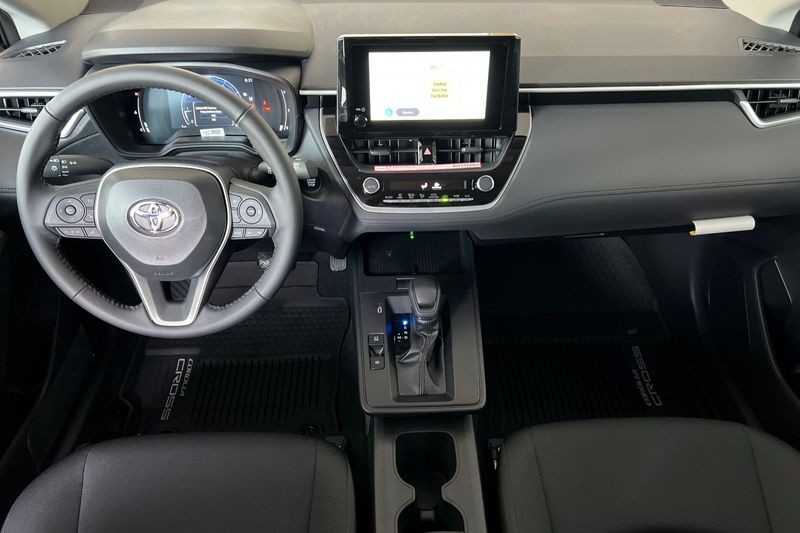 Toyota Corolla Cross Vehicle Full-screen Gallery Image 10