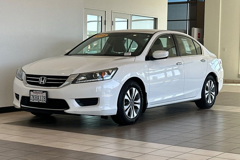 Honda Accord Sedan Vehicle Full-screen Gallery Image 08