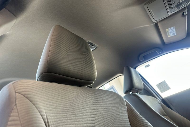 Honda Accord Sedan Vehicle Full-screen Gallery Image 16