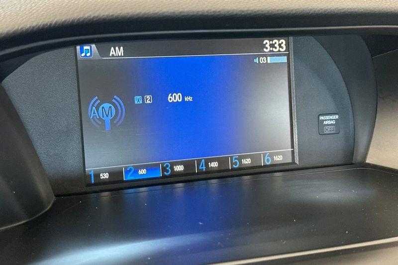 Honda Accord Sedan Vehicle Full-screen Gallery Image 17