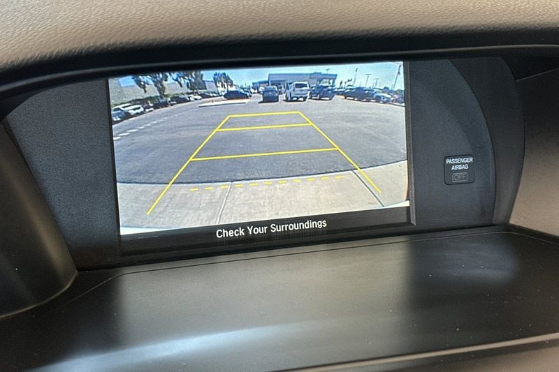 Honda Accord Sedan Vehicle Full-screen Gallery Image 18