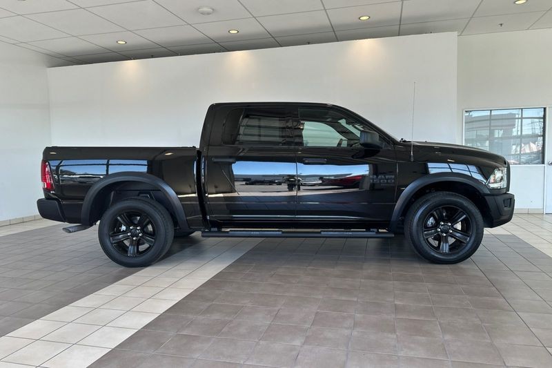 Ram 1500 Classic Vehicle Full-screen Gallery Image 03