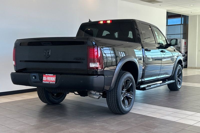 Ram 1500 Classic Vehicle Full-screen Gallery Image 04