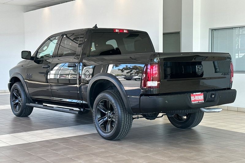 Ram 1500 Classic Vehicle Full-screen Gallery Image 06