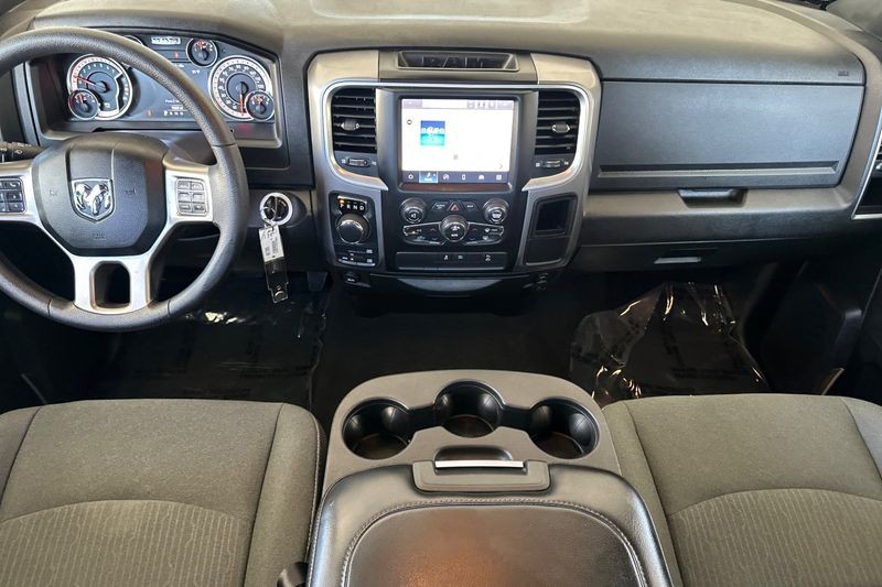 Ram 1500 Classic Vehicle Full-screen Gallery Image 13