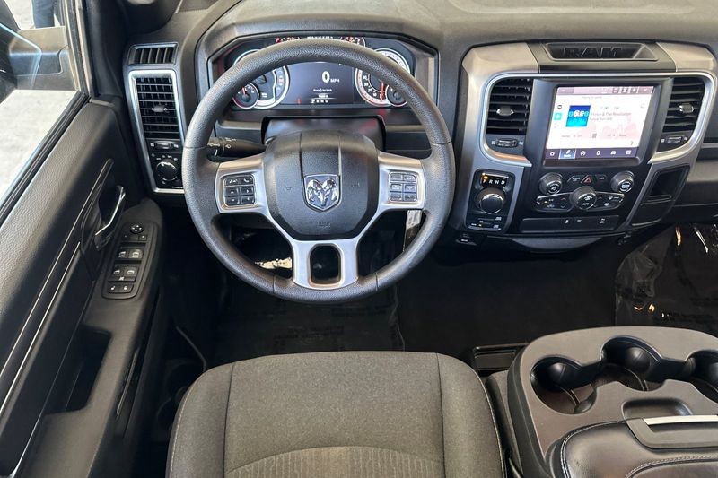 Ram 1500 Classic Vehicle Full-screen Gallery Image 14