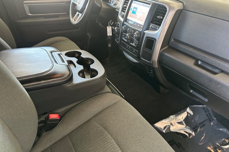 Ram 1500 Classic Vehicle Full-screen Gallery Image 15