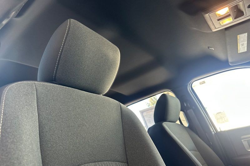 Ram 1500 Classic Vehicle Full-screen Gallery Image 16
